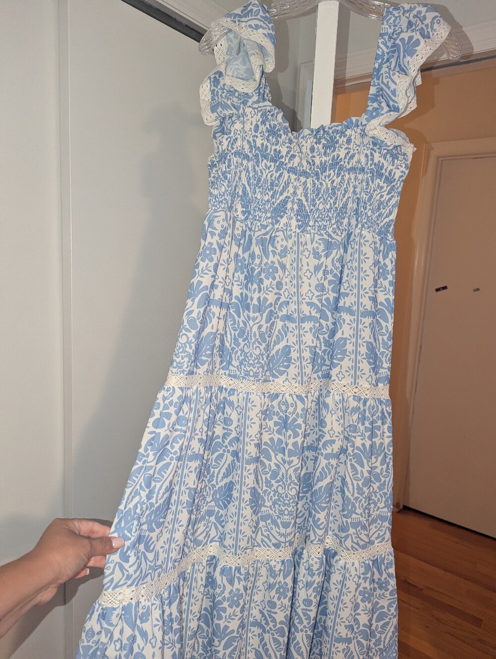Sail To Sable - Hydrangea Flutter Sleeve Smocked Midi Dress - L, EUC - Picture 5 of 5